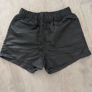 Bandier WSLY BLACK the Ludlow nylon short